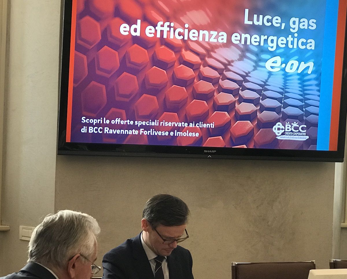 Da sinistra Secondo Ricci, presidente de LA BCC, con Péter Ilyés, CEO di E.ON Italia
