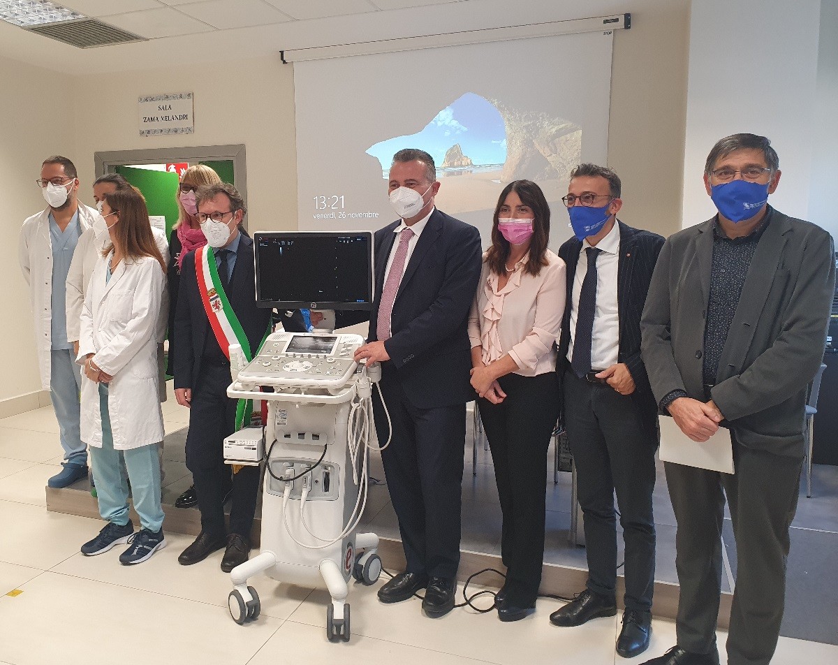 LA BCC dona 15.000 euro per il nuovo ecografo della chirurgia dell'ospedale di Faenza