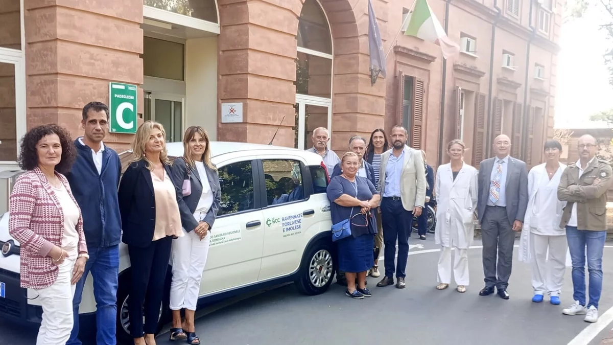 Lugo: l'Associazione Pro Chirurgia e LA BCC donano un'auto al Dipartimento di Cure Primarie dell'Ausl