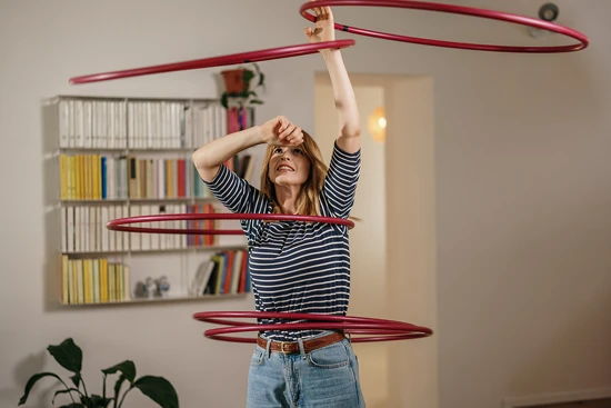 Ragazza Hula Hoops