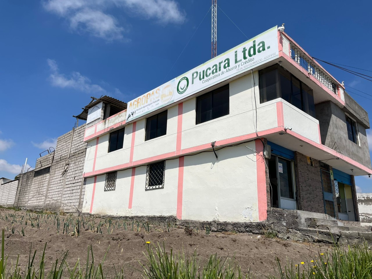 Missione Ecuador 2022 - esterno caja rural
