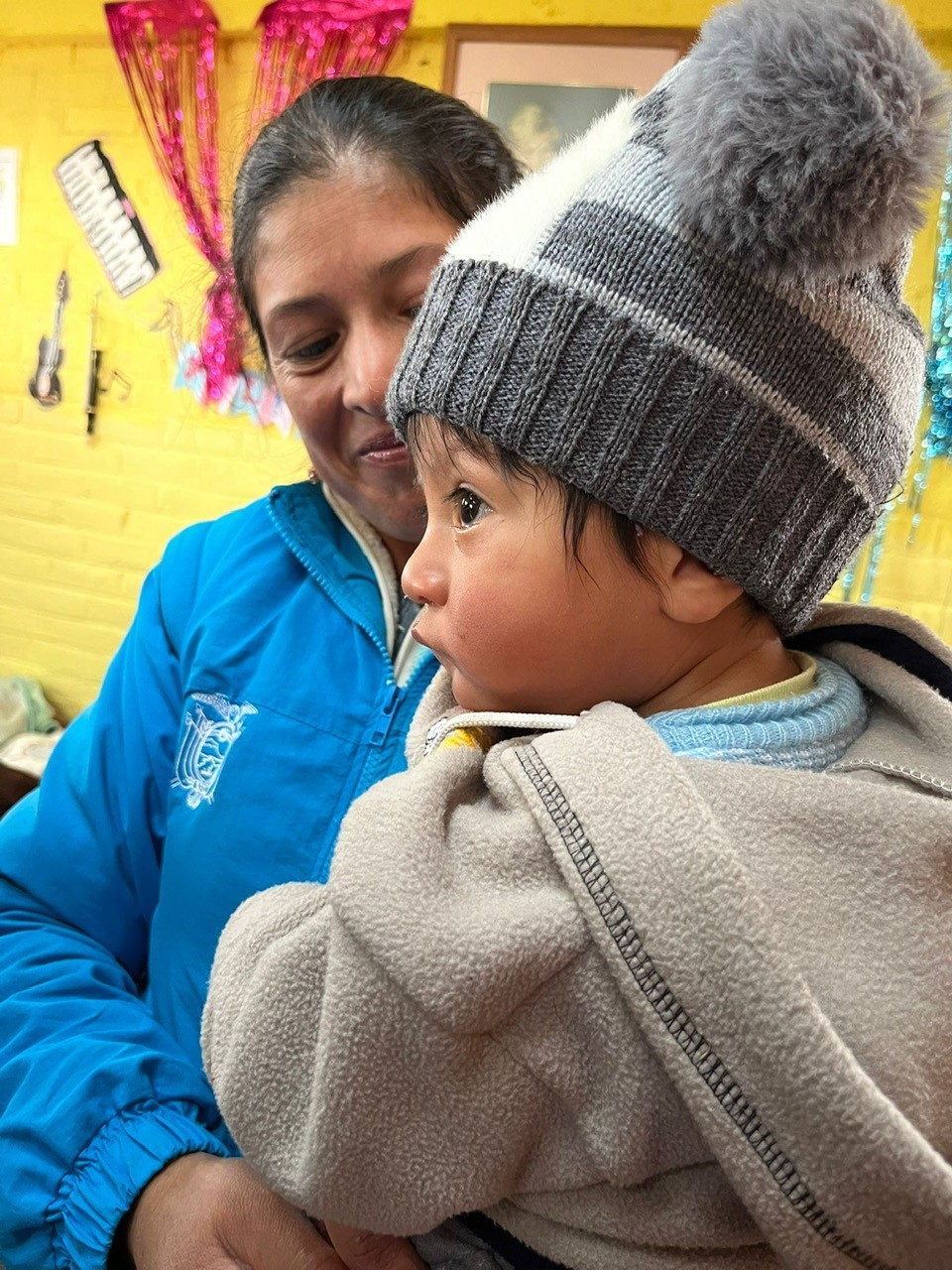 Missione Ecuador 2022 -  bambino con maestra