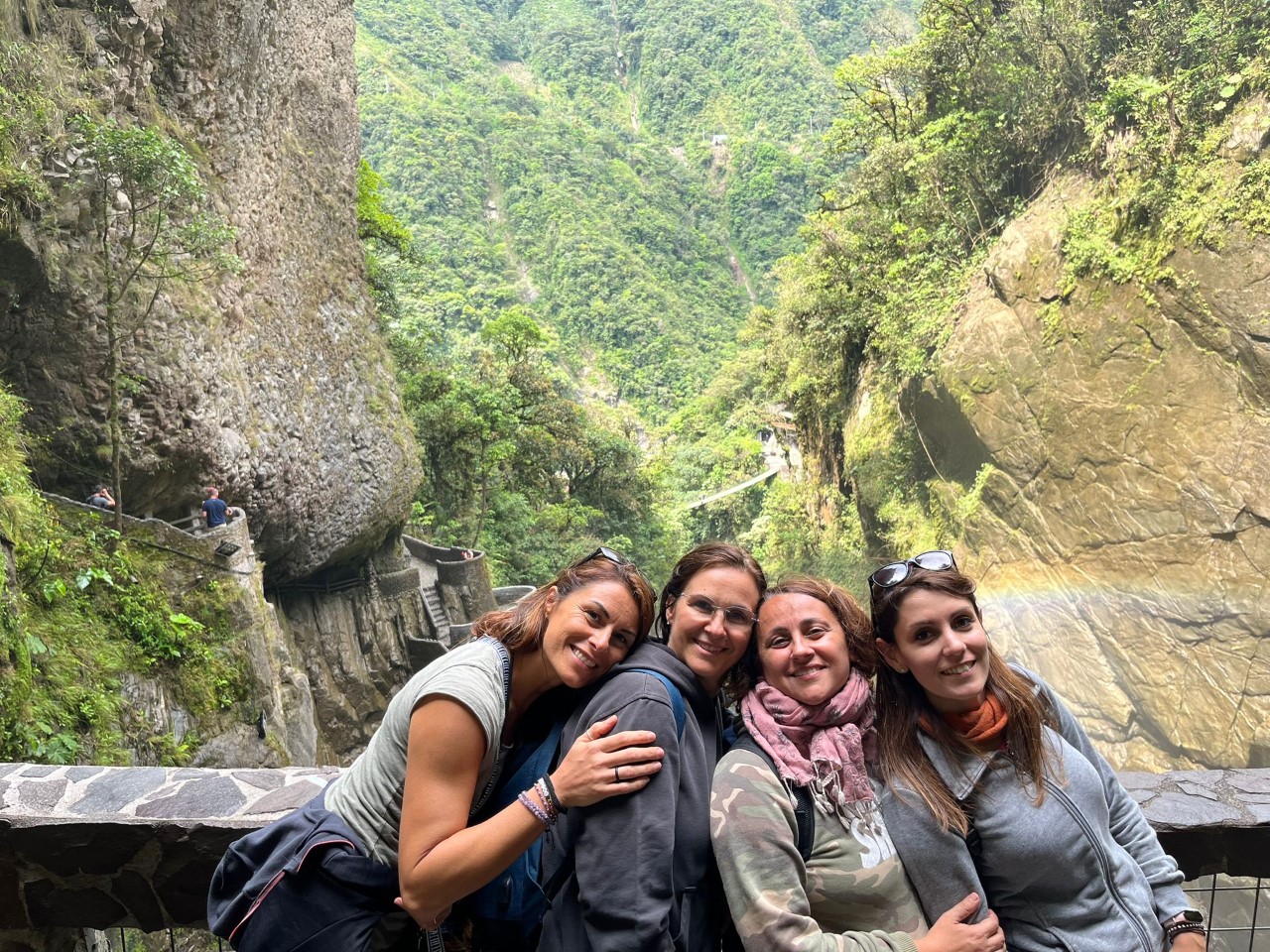 Missione Ecuador - colleghe alle cascate