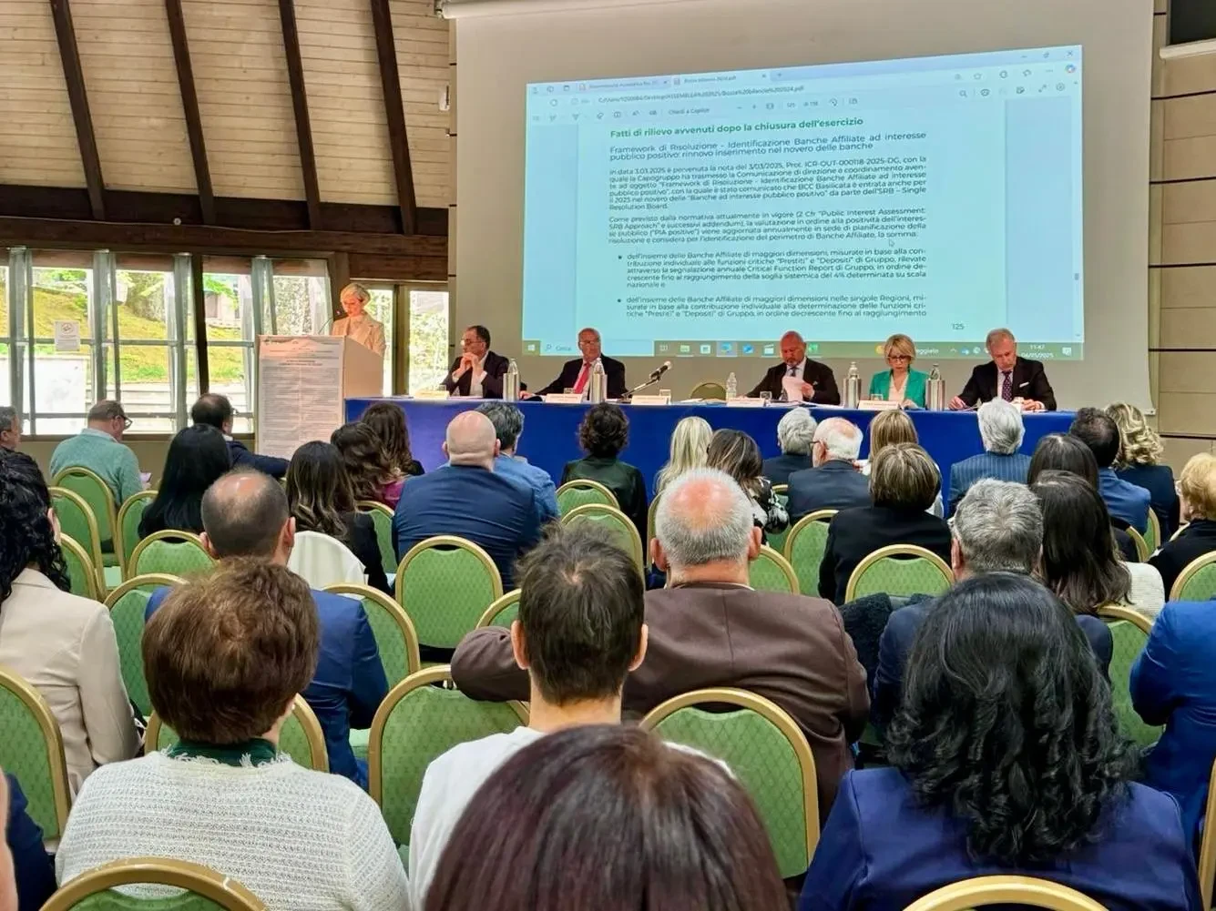immagine assemblea sala